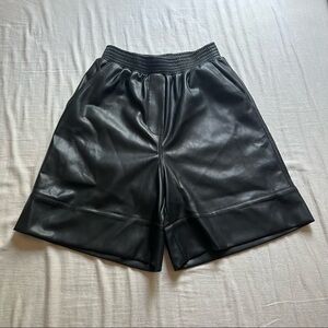 NWOT Sundarbay black faux leather pleather high rise shorts